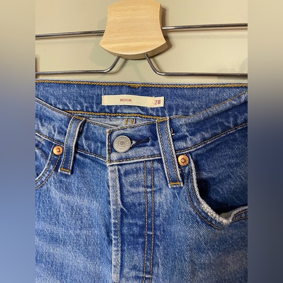 Levi’s Wedgie Jeans - Picture 2 of 7